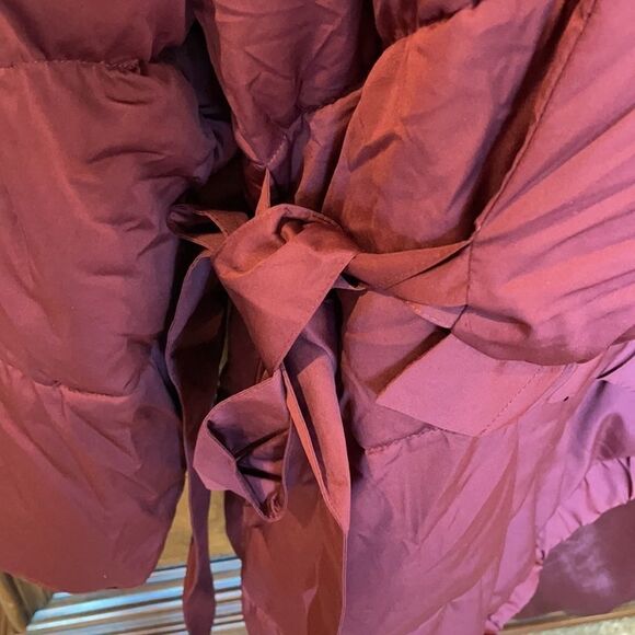 NWOT Universal Standard Maroon woman’s puffer jacket - Picture 6 of 8